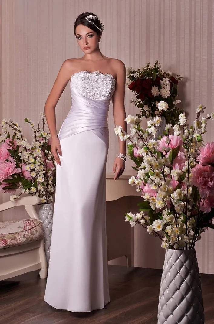 ---Cheap wedding dress from Novara, flared style made in satin and chiffon with strapless neckline decorated with rhinestones an