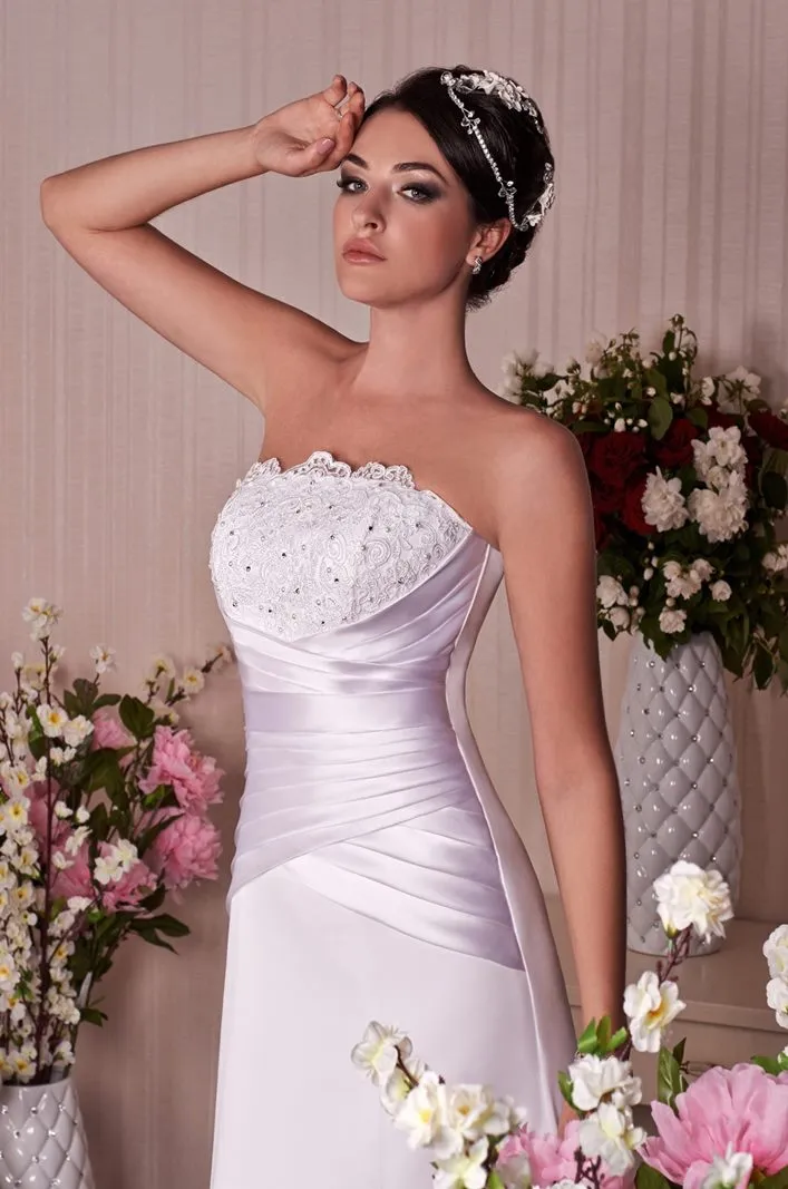---Cheap wedding dress from Novara, flared style made in satin and chiffon with strapless neckline decorated with rhinestones an