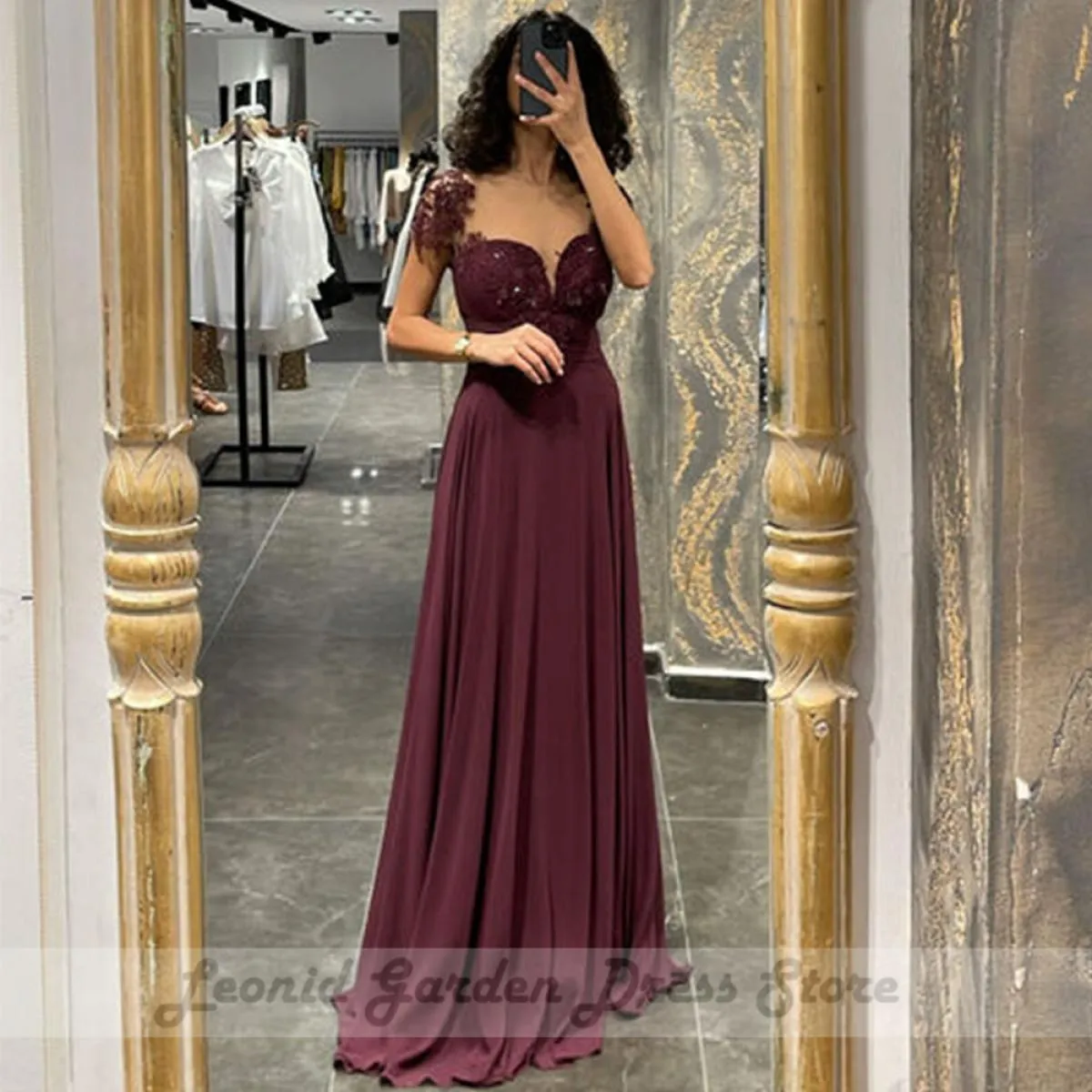 Abiti da sera da sera bordeaux 2023 Una linea di chiffon Lunghezza del pavimento Sweheart Abiti da festa a maniche corte Bottone