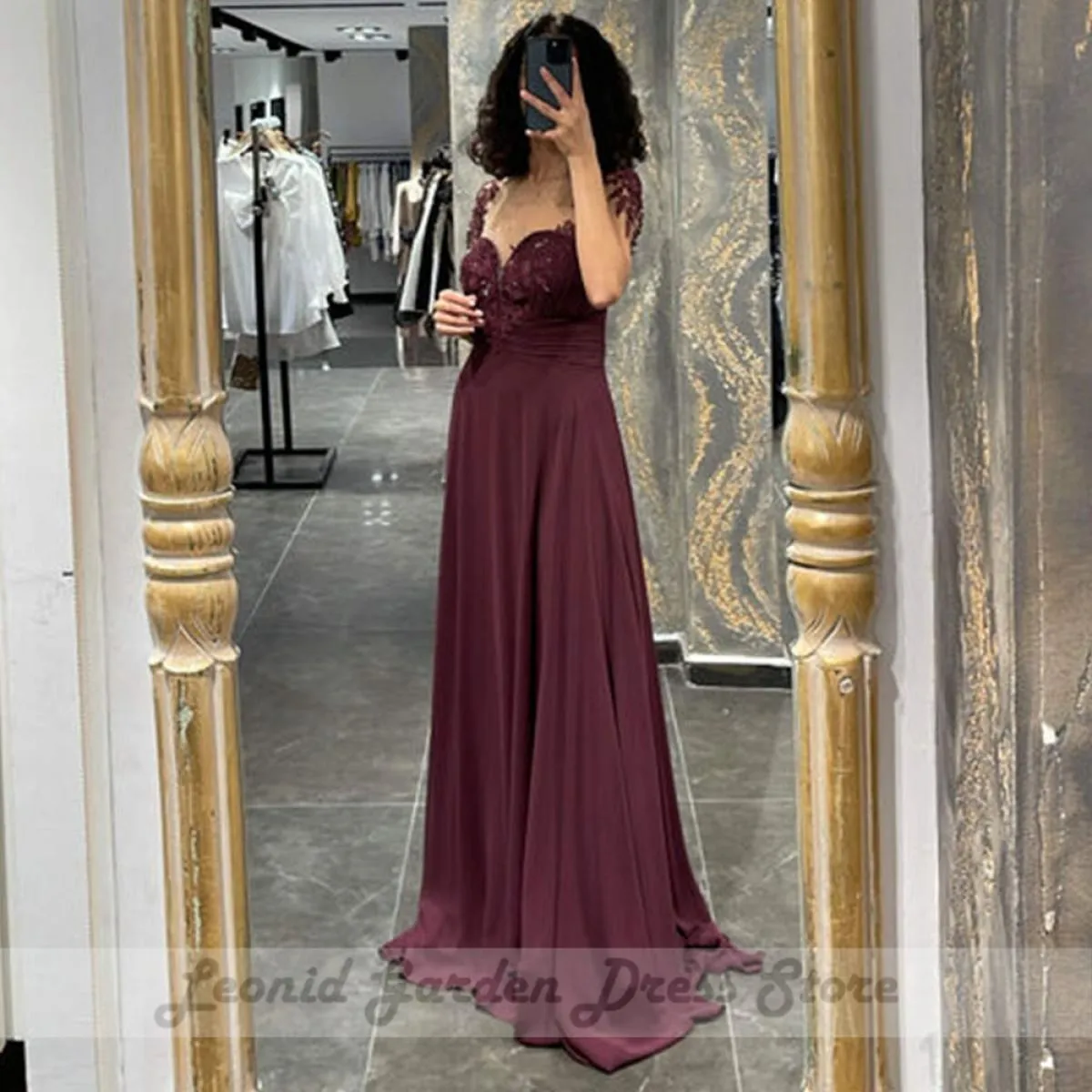 Abiti da sera da sera bordeaux 2023 Una linea di chiffon Lunghezza del pavimento Sweheart Abiti da festa a maniche corte Bottone