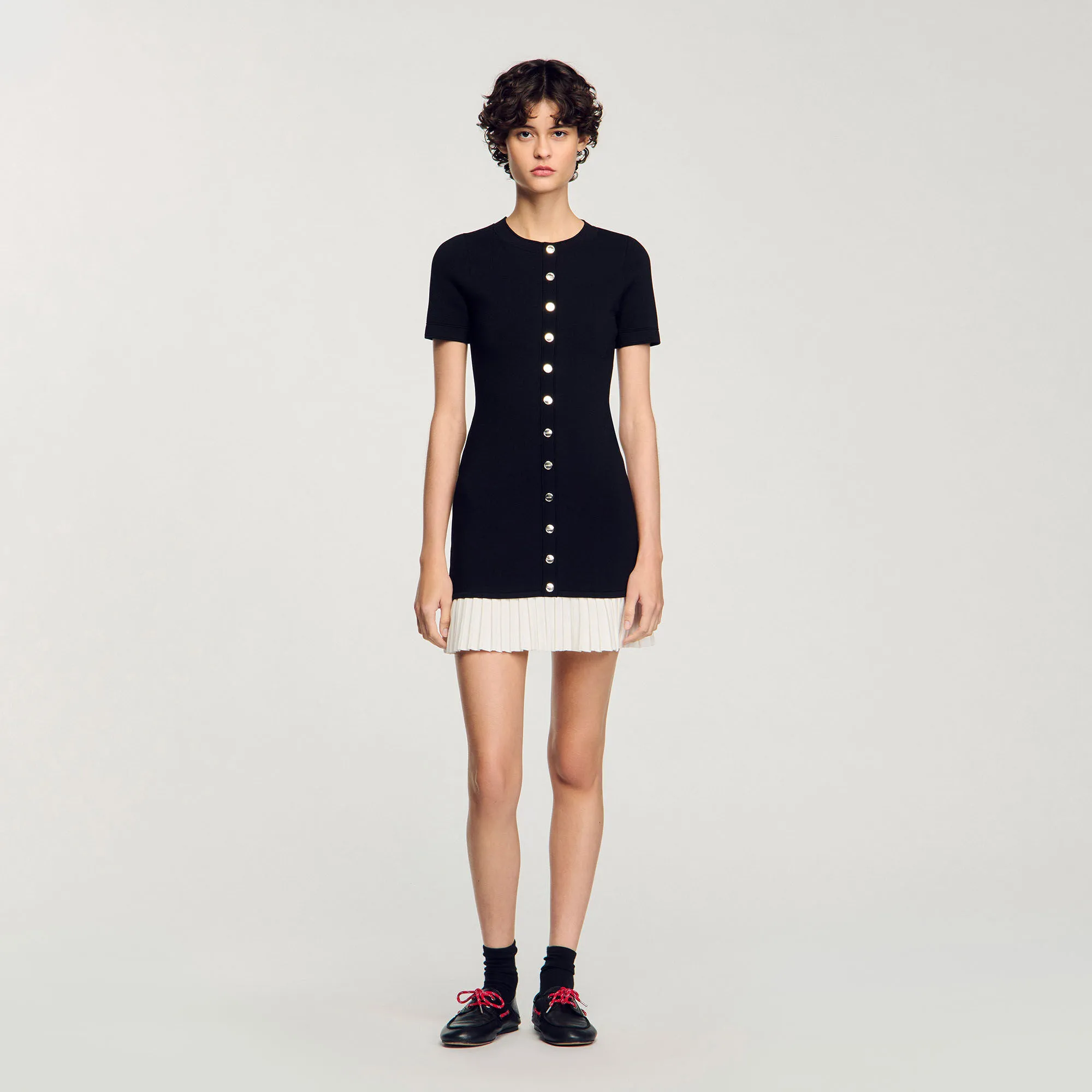 Abito corto in maglia con volant