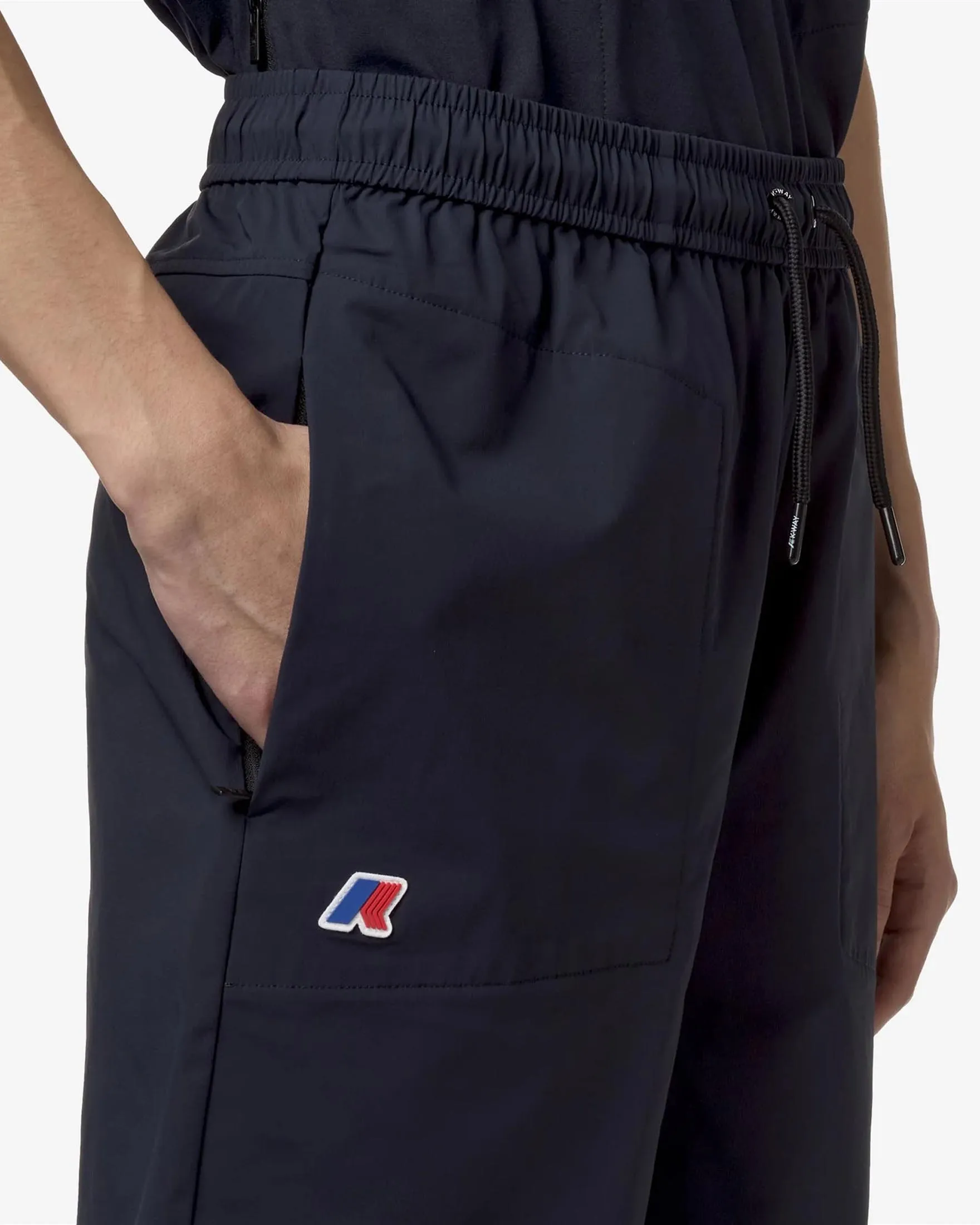 Bermuda blu in tessuto tecnico stretch