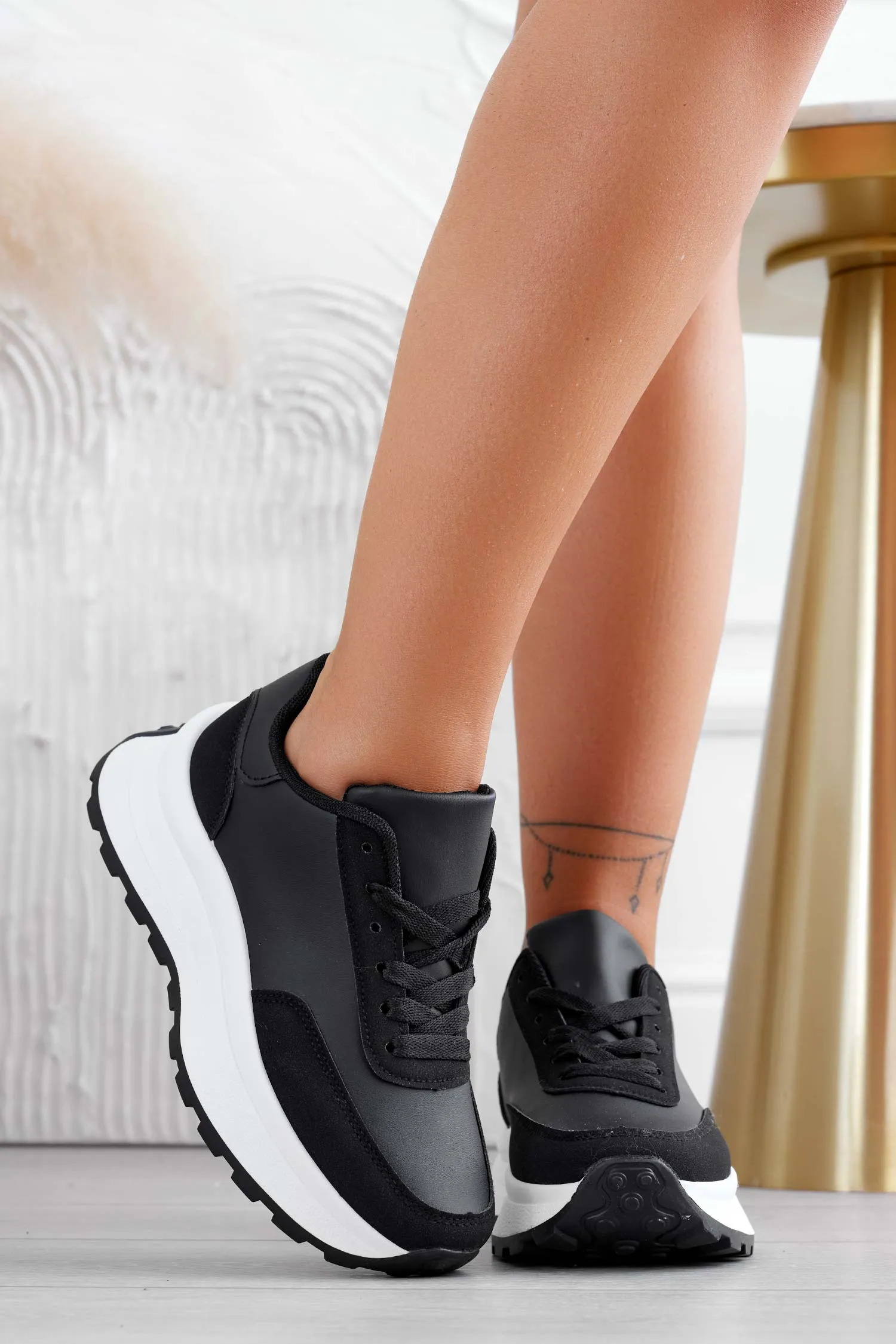 CATERINA - Sneakers nera con suola alta