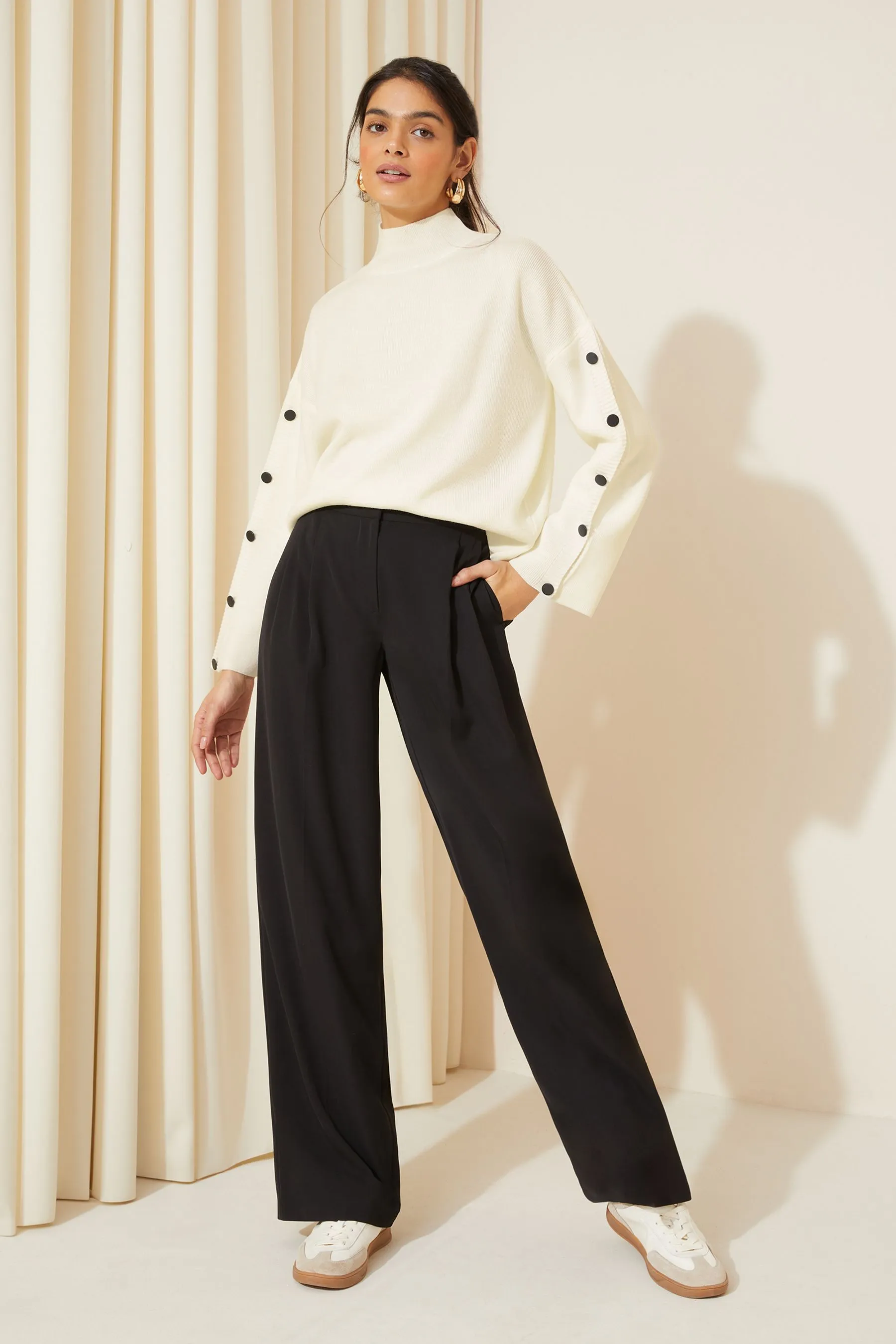 Friends Like These Flute Sleeve Button Collo a imbuto Knit Jumper    
