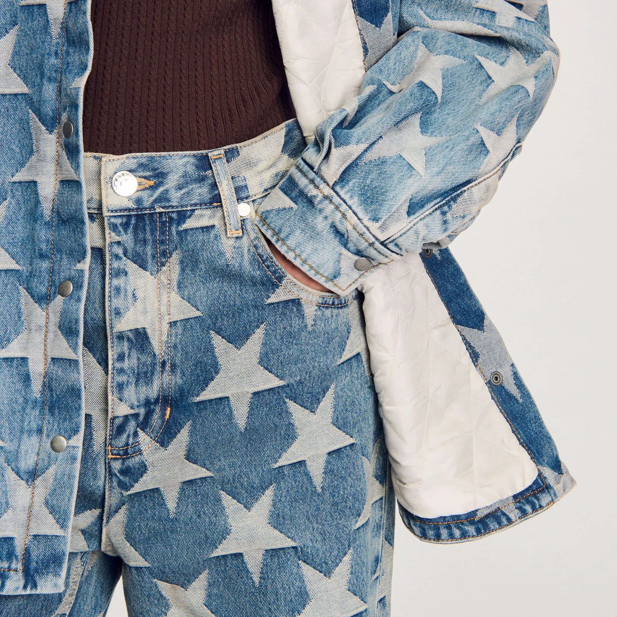 Giubbotto overshirt in jeans con stelle
