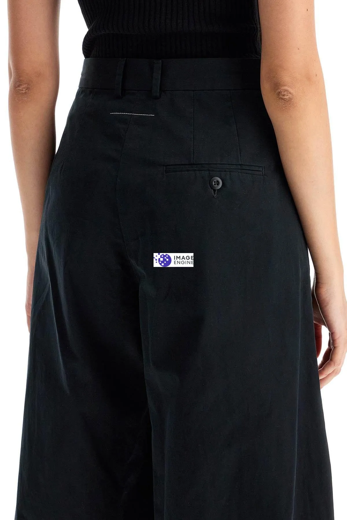 Pantaloni ampi con piega
