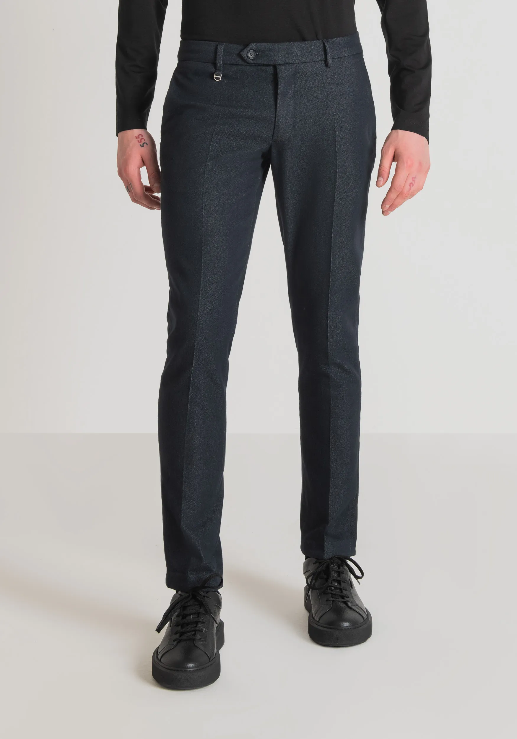 PANTALONI SKINNY FIT “BRYAN” IN MISTO COTONE ELASTICO EFFETTO DENIM