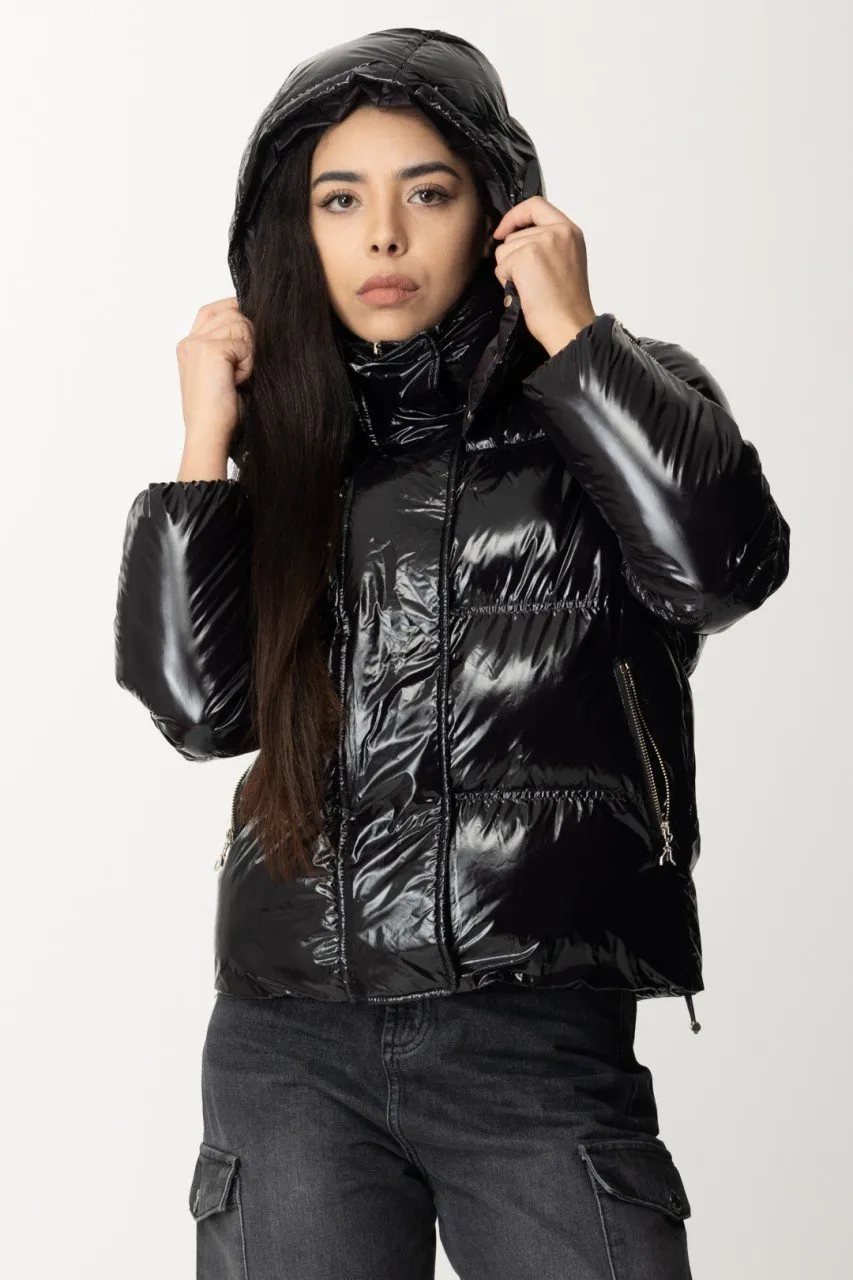 Piumino a collo alto in nylon lucido Nero