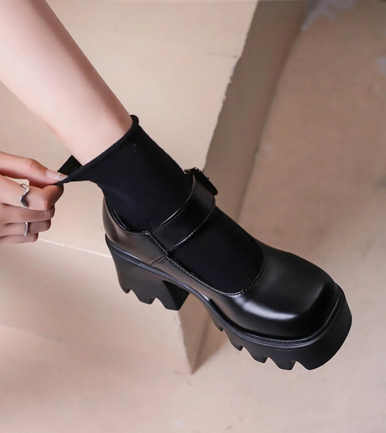 Scarpe Lolita con suola in gomma di alta qualità con plateau e scarpe da donna in pelle verniciata vintage morbida per ragazze