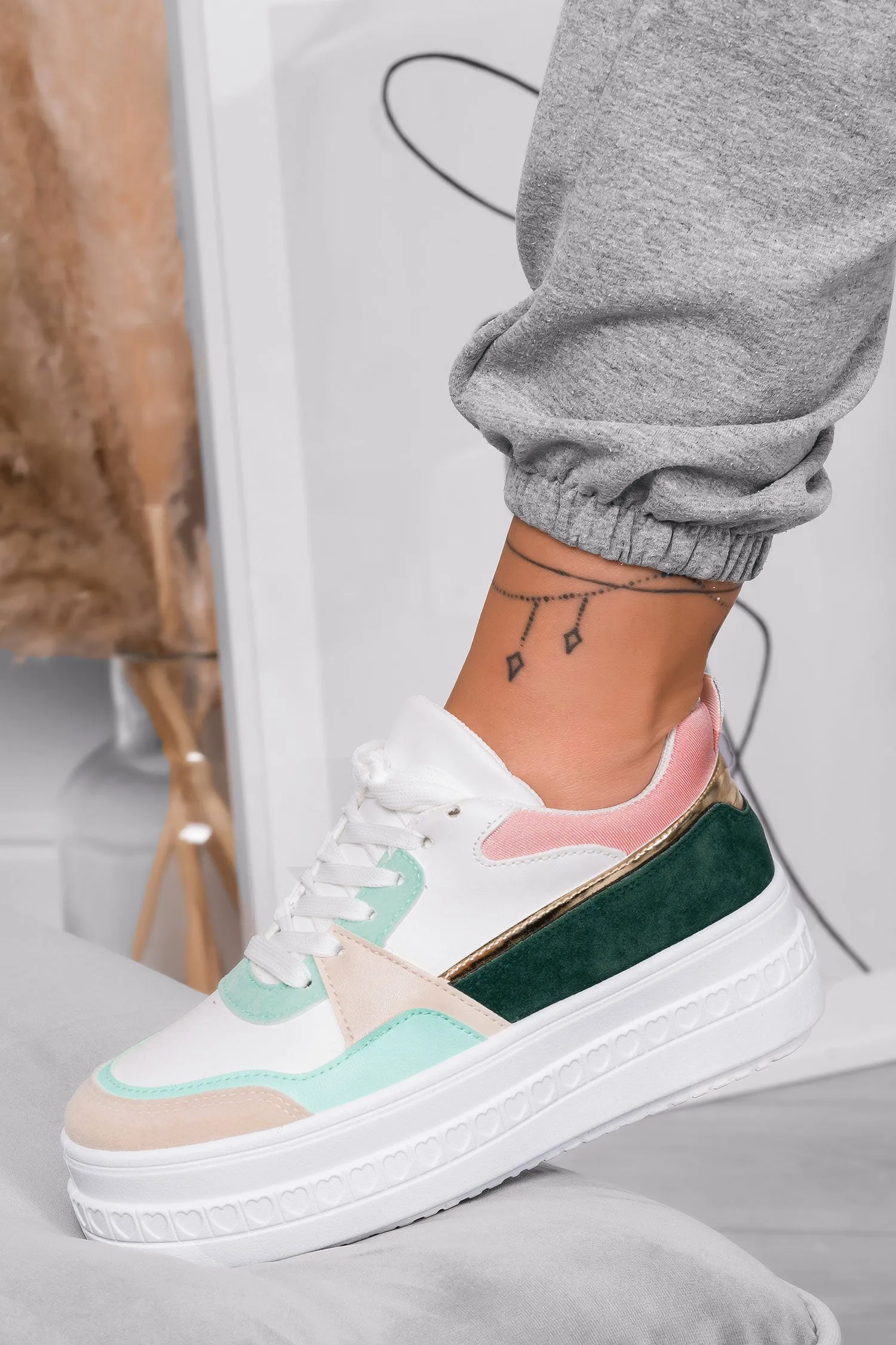 Sneakers a più colori con suola alta