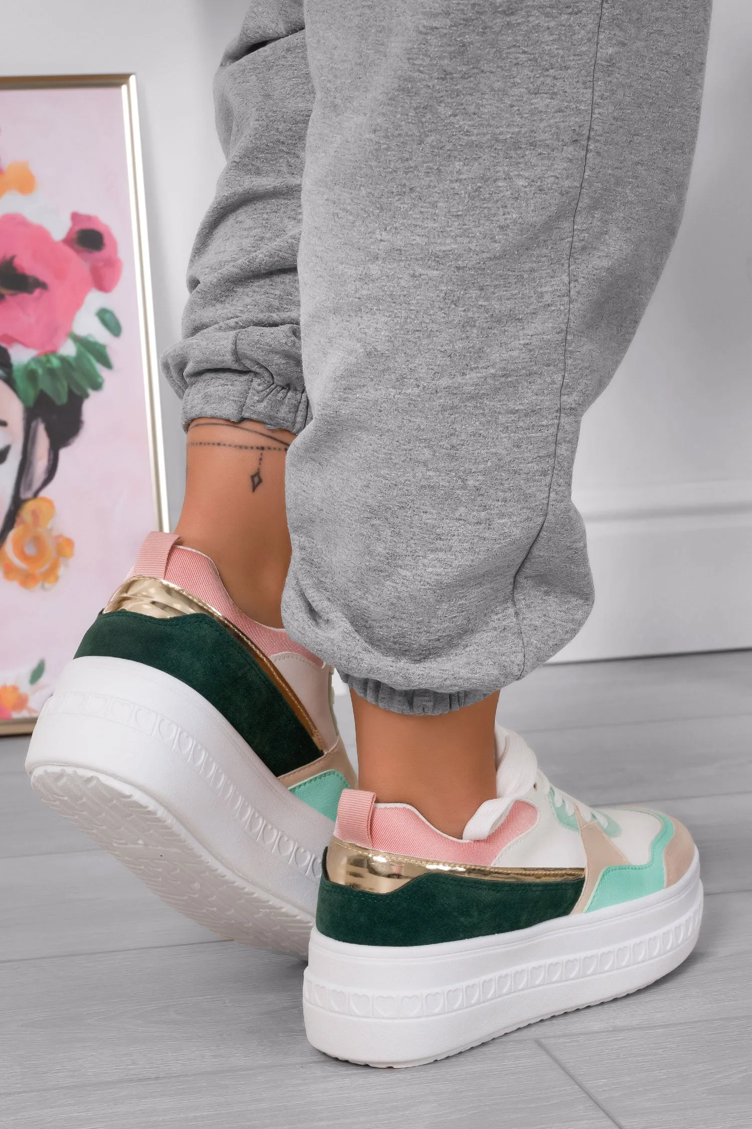Sneakers a più colori con suola alta