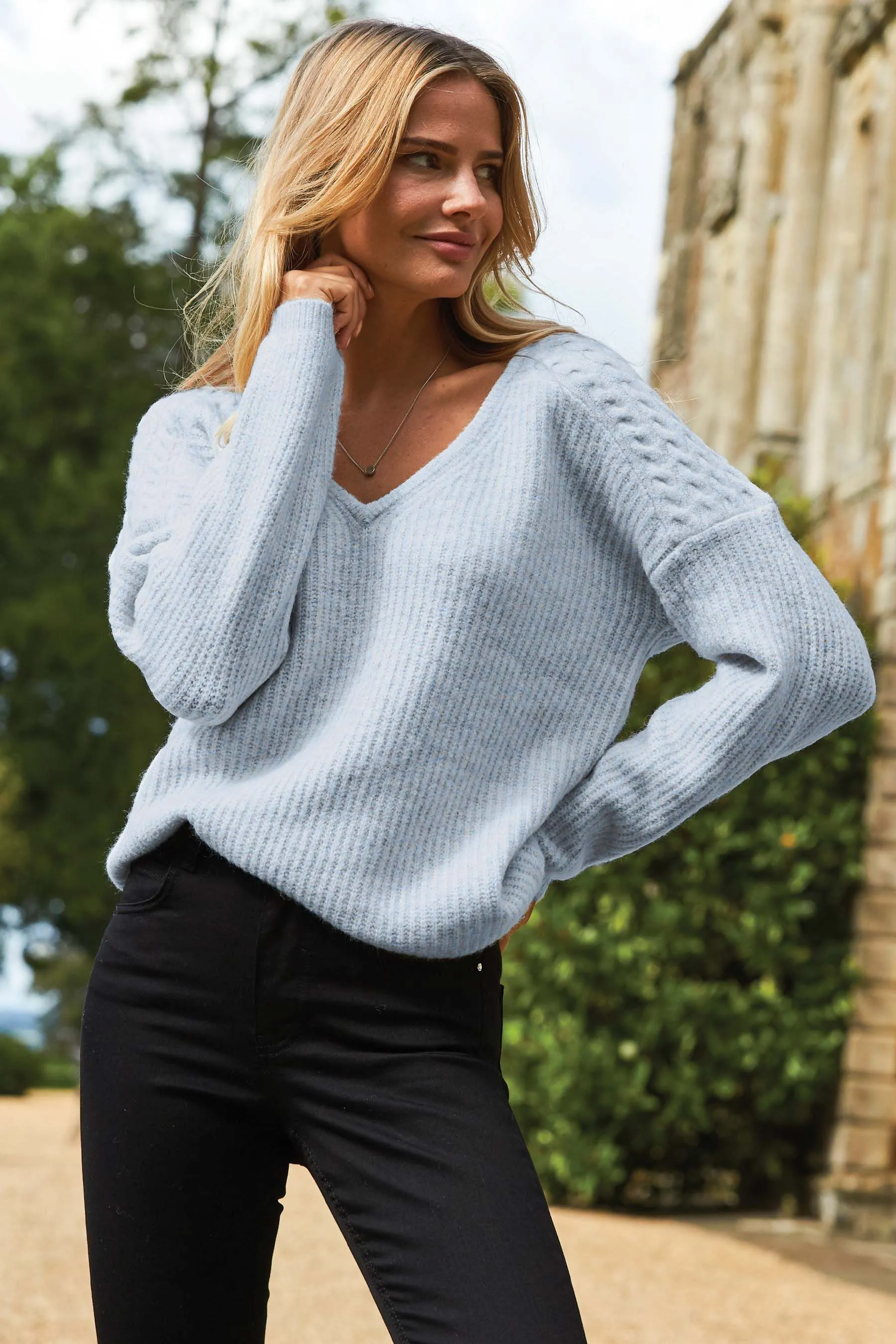 Sosandar Maglione a trecce con scollo a V sulle spalle