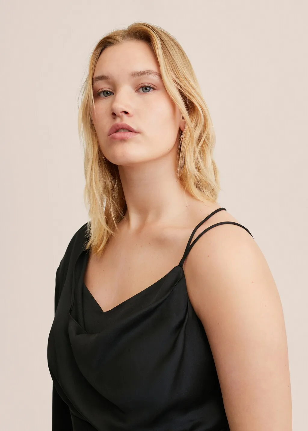 Vestito scollo asimmetrico